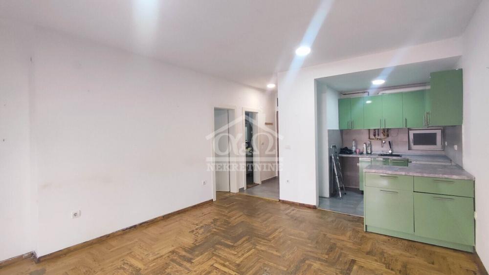 Slika 6 - Jednoiposoban, 40m2, Vašarište Kragujevac, ima lift