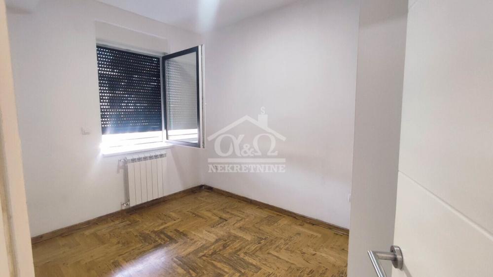 Slika 7 - Jednoiposoban, 40m2, Vašarište Kragujevac, ima lift