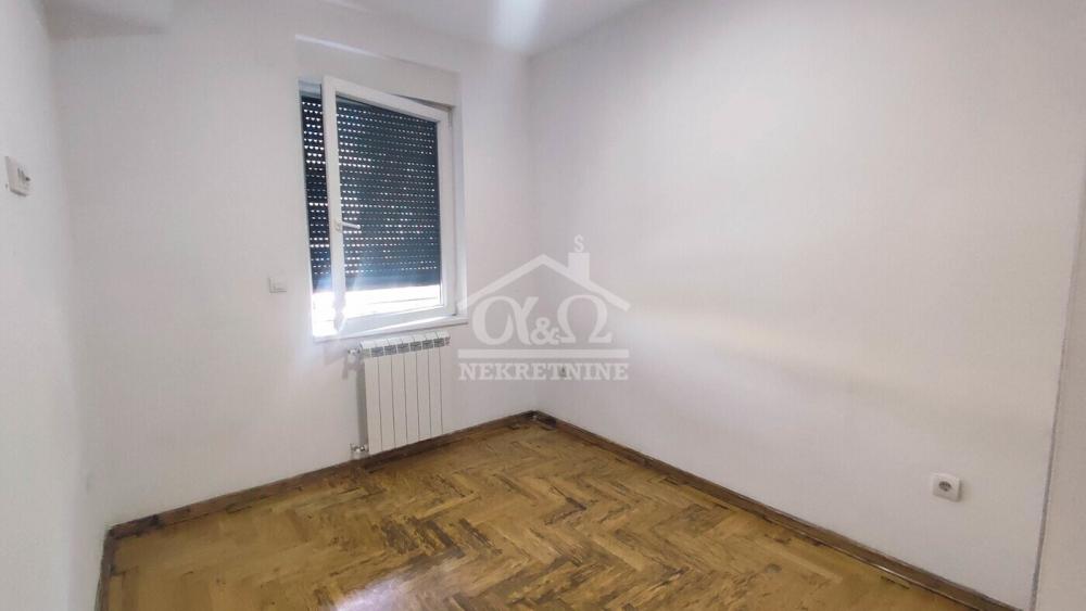Slika 8 - Jednoiposoban, 40m2, Vašarište Kragujevac, ima lift