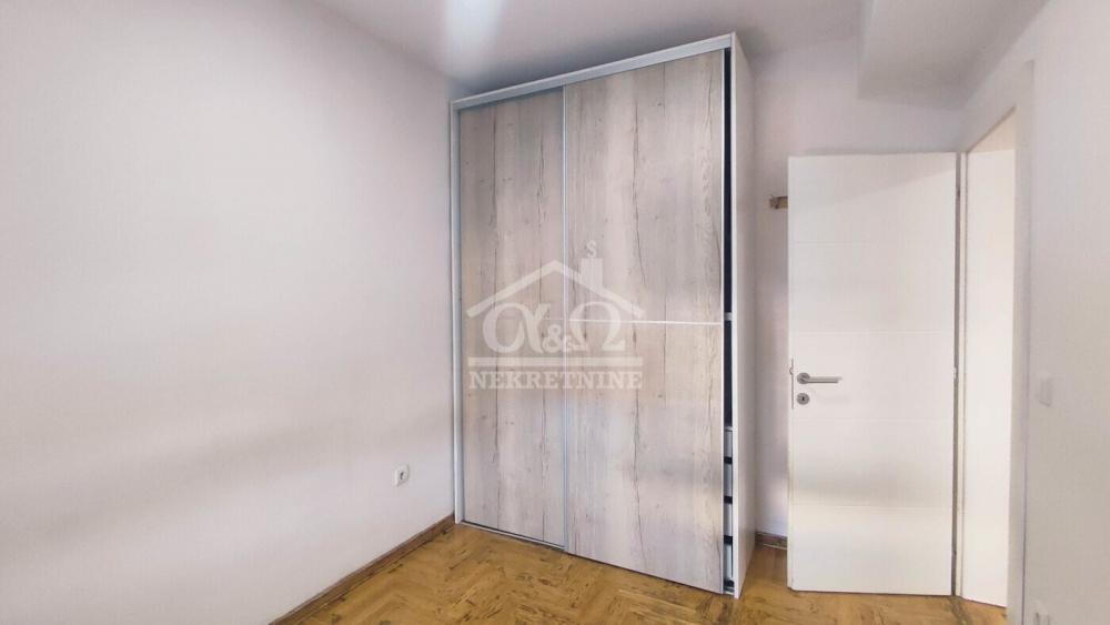 Slika 9 - Jednoiposoban, 40m2, Vašarište Kragujevac, ima lift