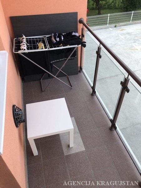 Slika 10 - Prodaja stana, 30m2, Erdoglija Kragujevac, sa terasom, ima lift
