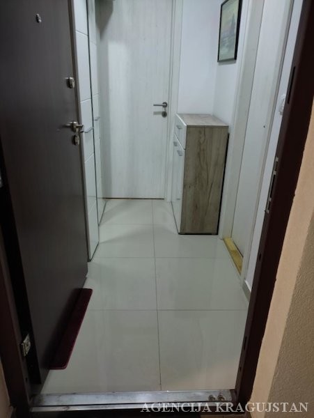Slika 8 - Prodaja stana, 30m2, Erdoglija Kragujevac, sa terasom, ima lift