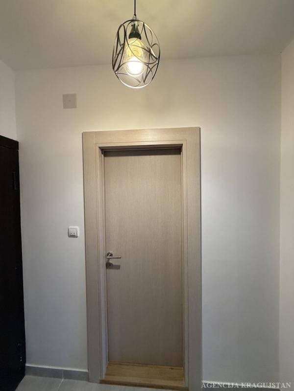 Slika 7 - Jednoiposoban, 36m2, Bubanj Kragujevac, sa terasom, ima lift