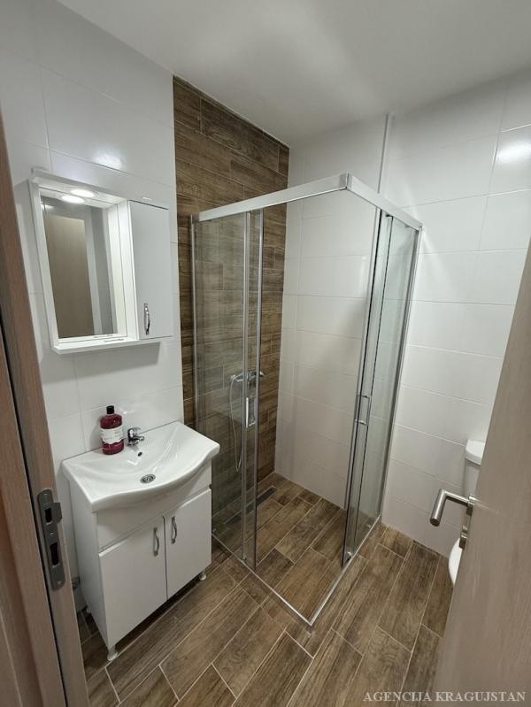 Slika 5 - Jednoiposoban, 36m2, Bubanj Kragujevac, sa terasom, ima lift