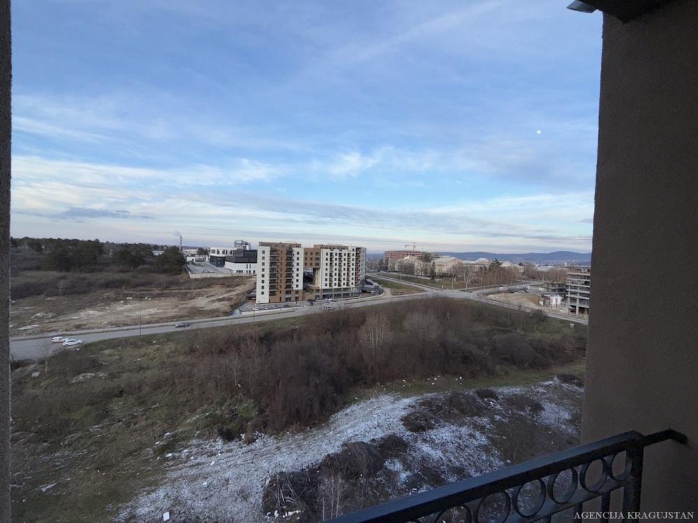 Slika 8 - Jednoiposoban, 36m2, Bubanj Kragujevac, sa terasom, ima lift