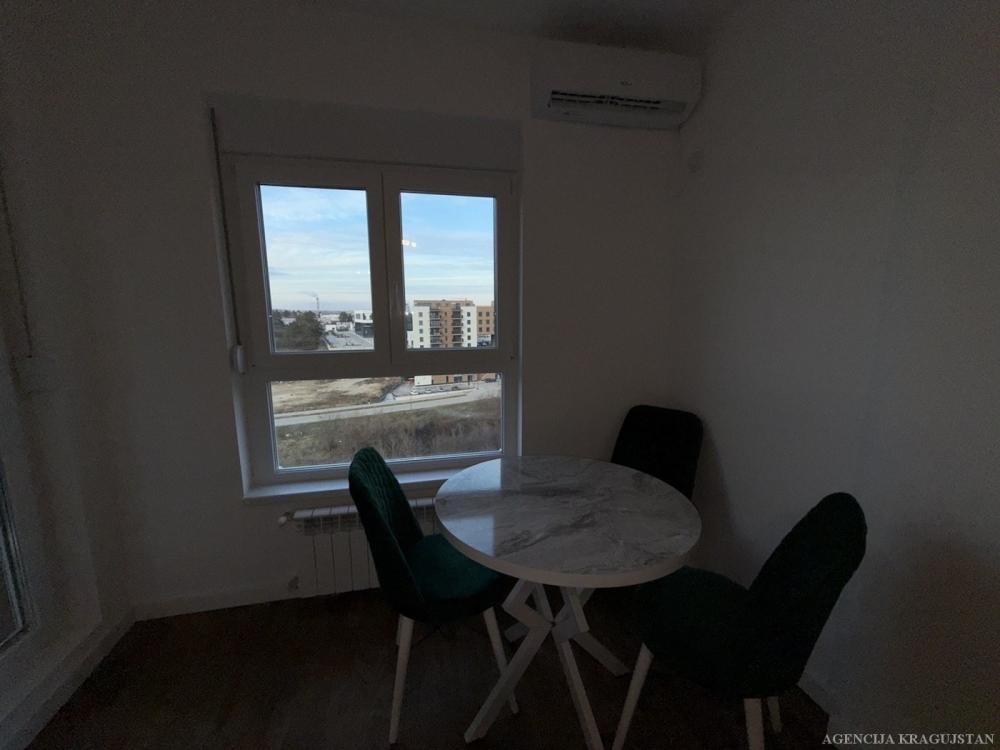 Slika 3 - Jednoiposoban, 36m2, Bubanj Kragujevac, sa terasom, ima lift