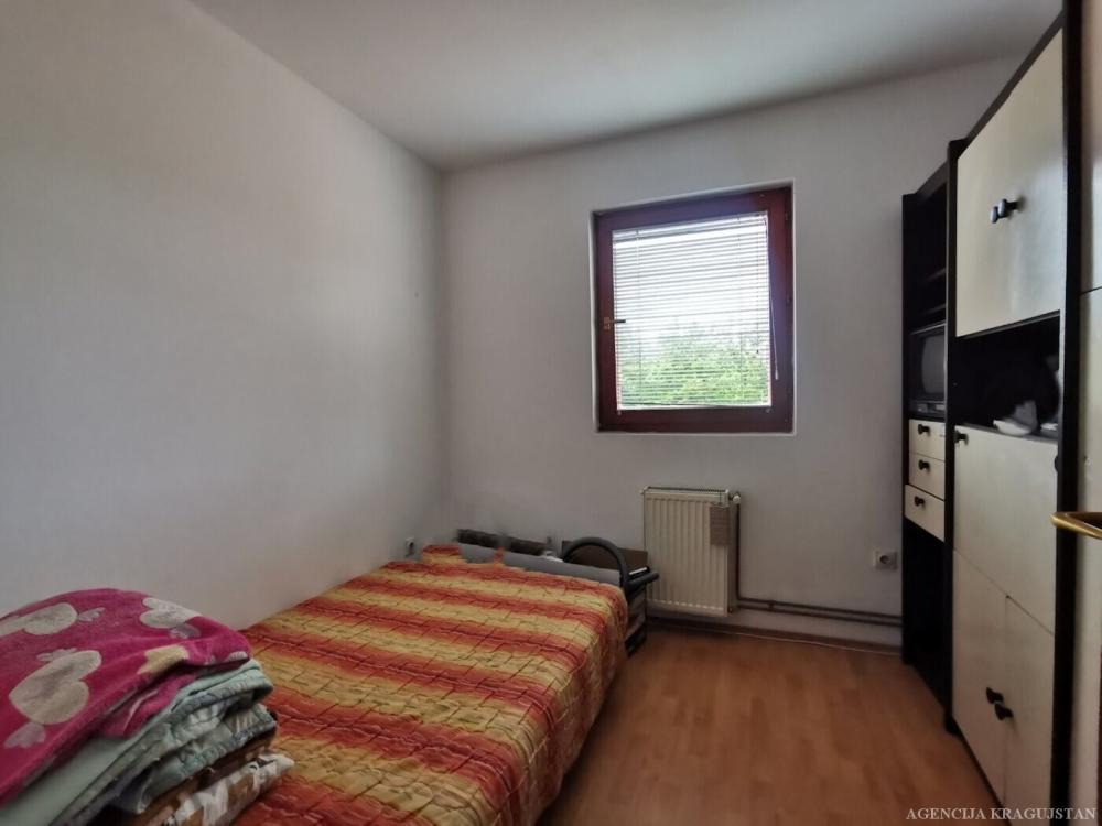 Slika 5 - Jednoiposoban, 37m2, Mala Vaga Kragujevac, sa terasom