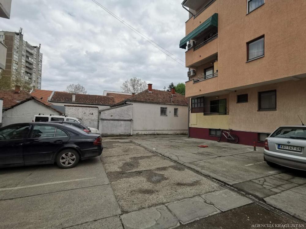 Slika 11 - Jednoiposoban, 37m2, Mala Vaga Kragujevac, sa terasom