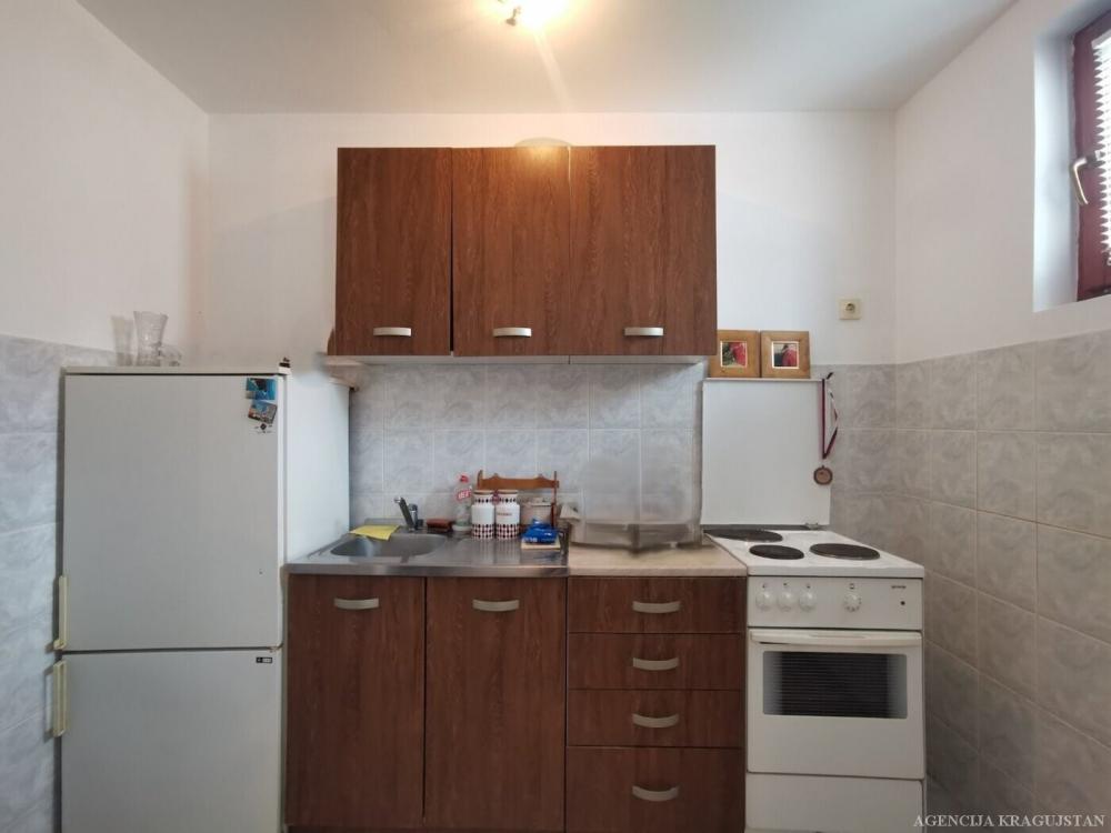 Slika 4 - Jednoiposoban, 37m2, Mala Vaga Kragujevac, sa terasom