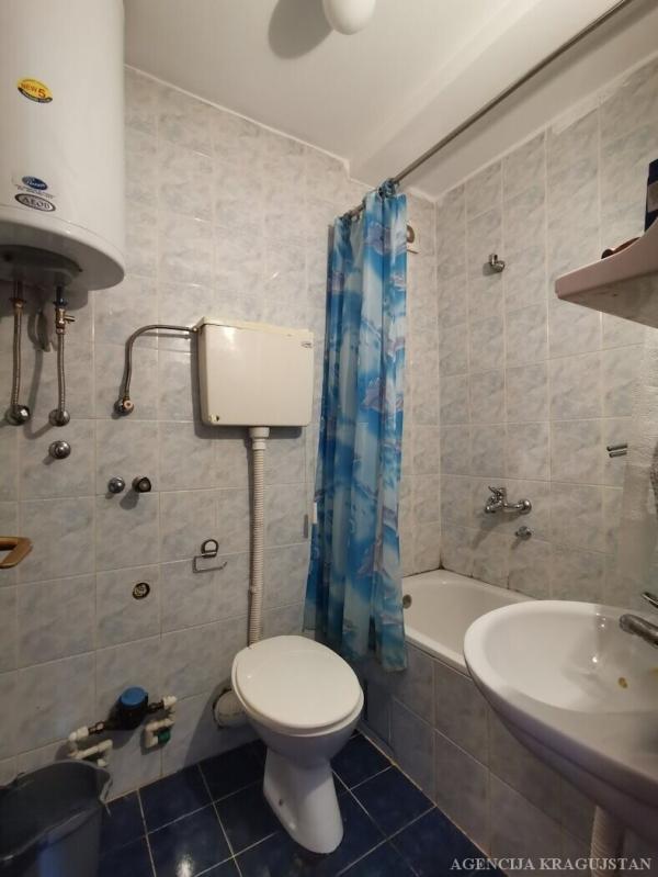 Slika 6 - Jednoiposoban, 37m2, Mala Vaga Kragujevac, sa terasom