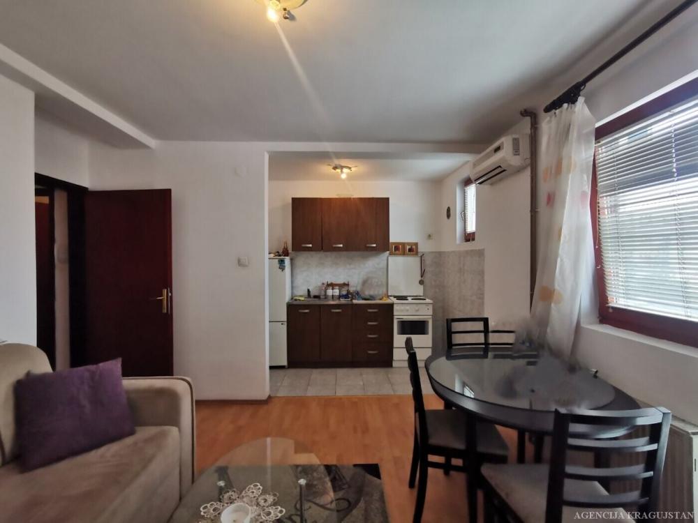 Slika 3 - Jednoiposoban, 37m2, Mala Vaga Kragujevac, sa terasom