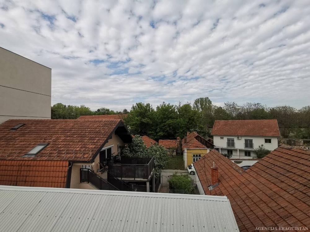 Slika 8 - Jednoiposoban, 37m2, Mala Vaga Kragujevac, sa terasom