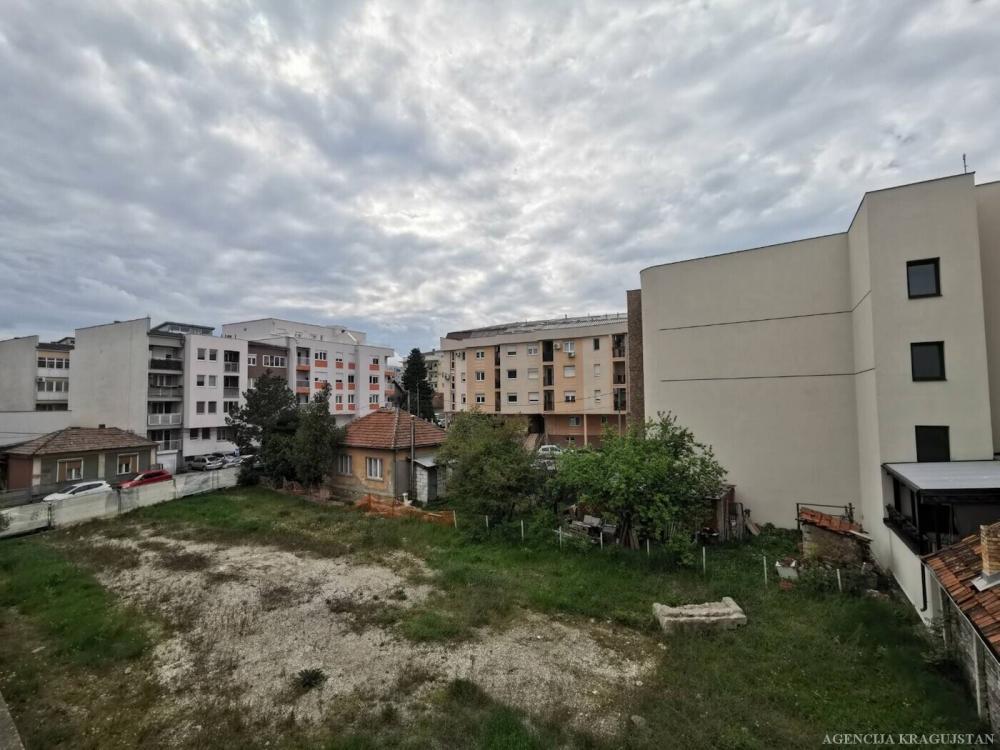 Slika 9 - Jednoiposoban, 37m2, Mala Vaga Kragujevac, sa terasom