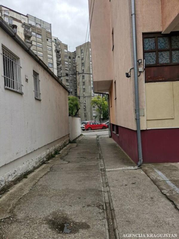 Slika 11 - Jednoiposoban, 37m2, Mala Vaga Kragujevac, sa terasom