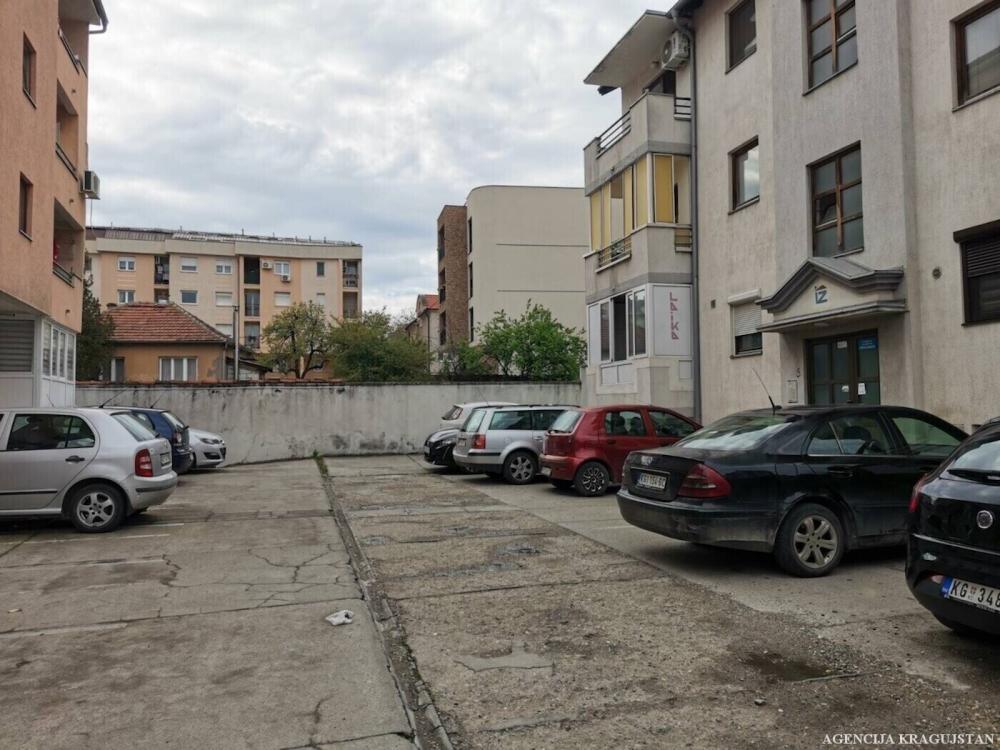 Slika 10 - Jednoiposoban, 37m2, Mala Vaga Kragujevac, sa terasom