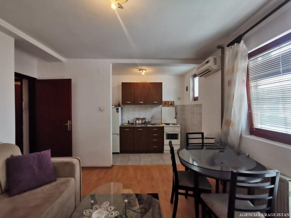 Slika 3 - Jednoiposoban, 37m2, Mala Vaga Kragujevac, sa terasom