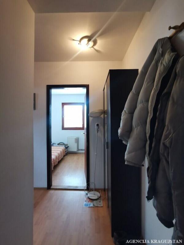 Slika 6 - Jednoiposoban, 37m2, Mala Vaga Kragujevac, sa terasom