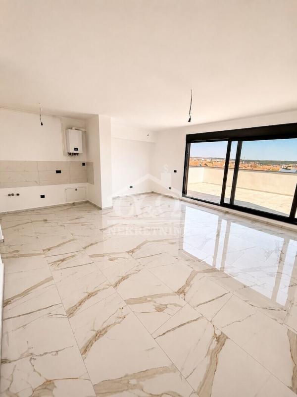 Glavna slika -Četvoroiposoban, 100m2, Aerodrom Kragujevac, sa terasom, ima lift