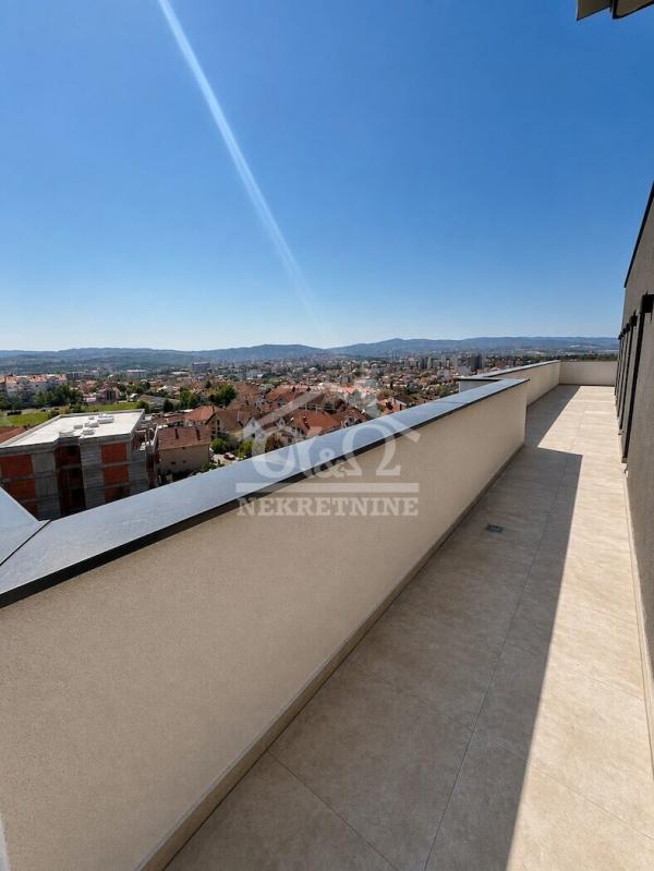 Slika 9 - Četvoroiposoban, 100m2, Aerodrom Kragujevac, sa terasom, ima lift