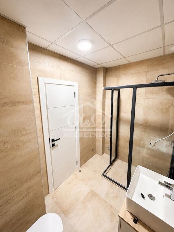 Slika 6 - Četvoroiposoban, 100m2, Aerodrom Kragujevac, sa terasom, ima lift