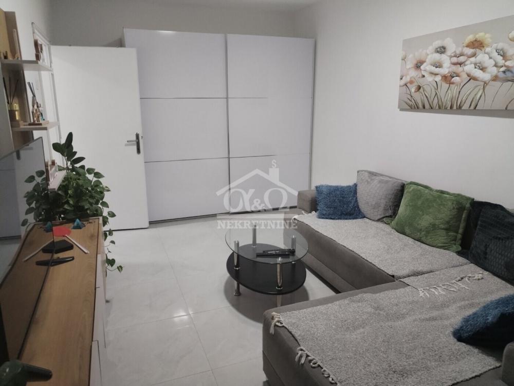 Slika 1 - Dvosoban, 44m2, Erdoglija Kragujevac, sa terasom