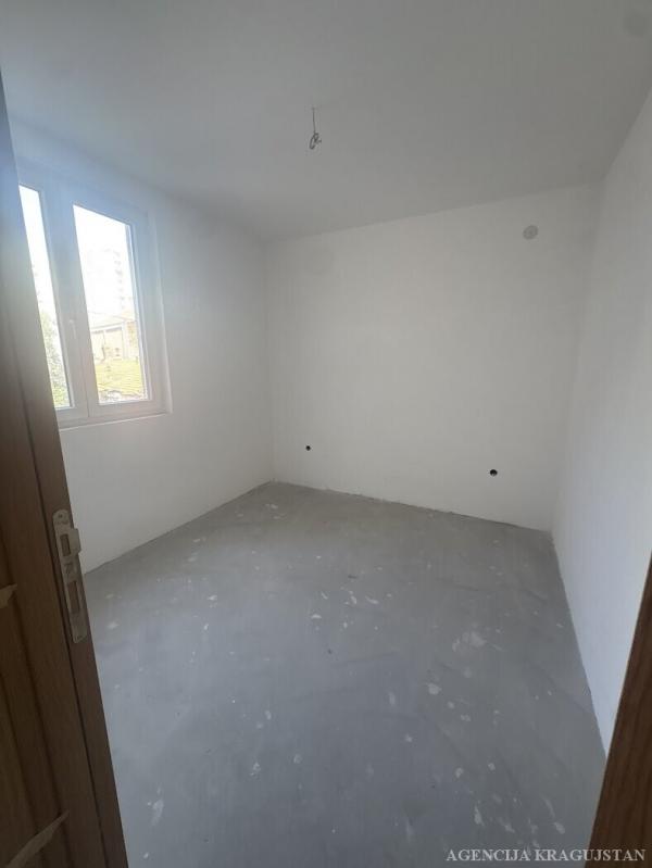 Slika 5 - Jednosoban, 302m2, Mala Vaga Kragujevac