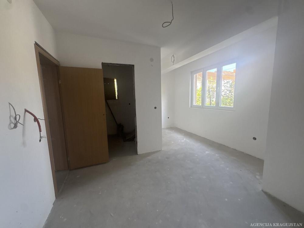 Slika 3 - Jednosoban, 302m2, Mala Vaga Kragujevac