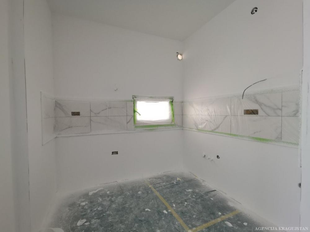 Slika 7 - Četvorosoban, 81m2, sa terasom, ima lift