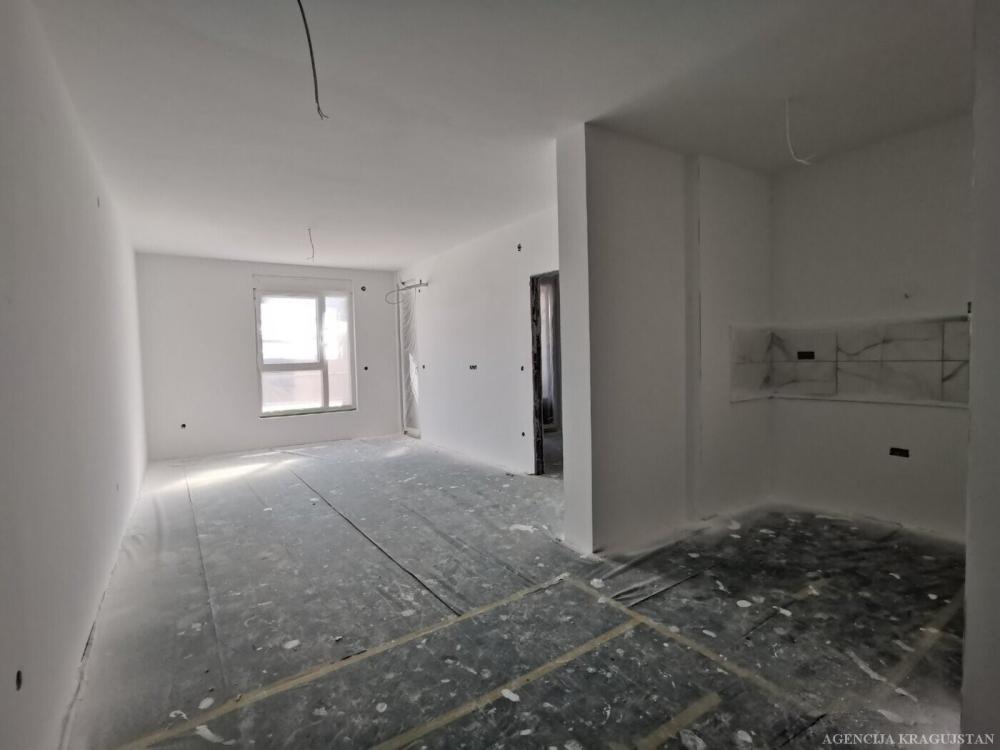 Slika 6 - Četvorosoban, 81m2, sa terasom, ima lift