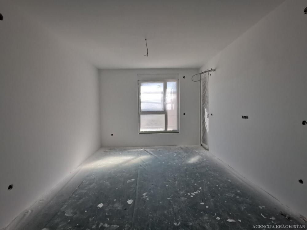 Slika 1 - Četvorosoban, 81m2, sa terasom, ima lift