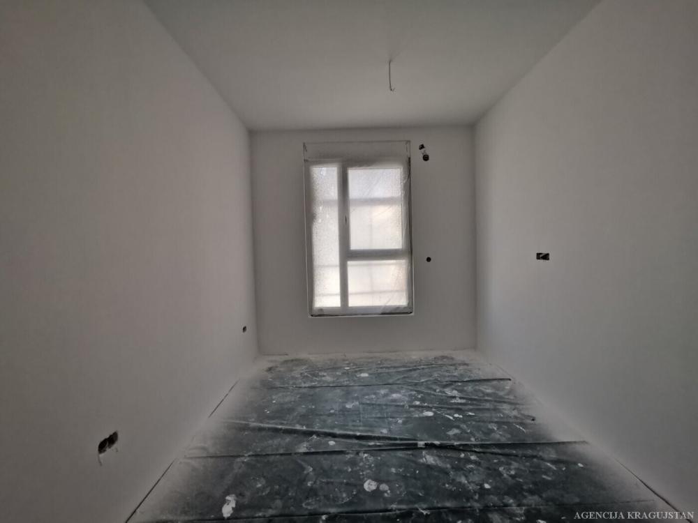 Slika 2 - Četvorosoban, 81m2, sa terasom, ima lift