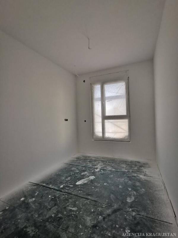 Slika 3 - Četvorosoban, 81m2, sa terasom, ima lift