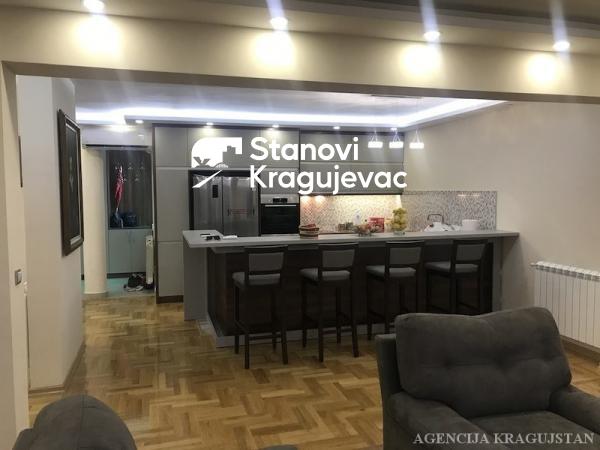 Slika 4 - Četvorosoban, 148m2, sa terasom, ima lift