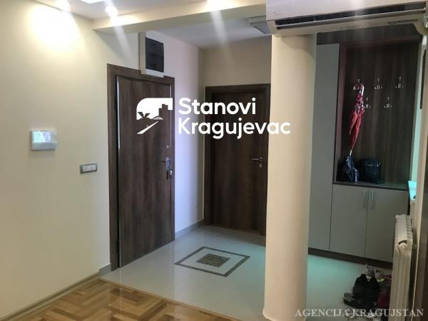 Slika 9 - Četvorosoban, 148m2, sa terasom, ima lift