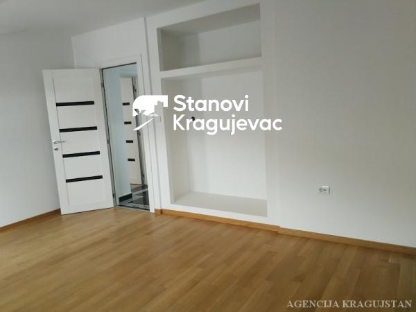 Slika 4 - Jednosoban, 170m2, sa terasom, ima lift