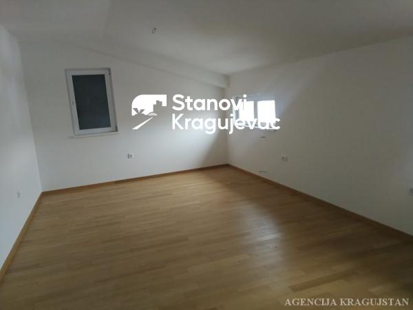 Slika 8 - Jednosoban, 170m2, sa terasom, ima lift