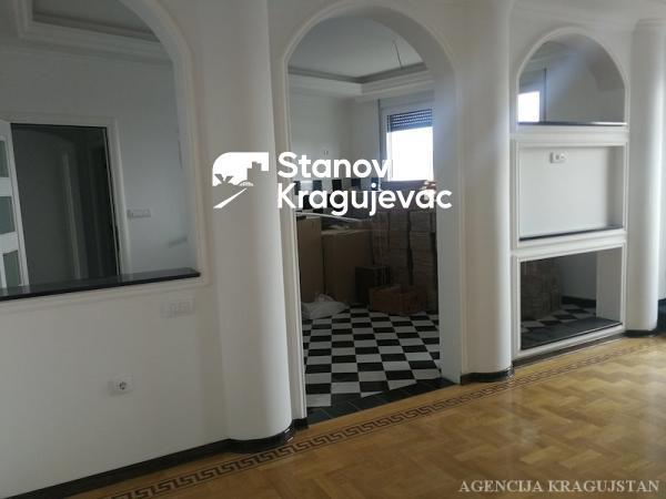 Glavna slika -Jednosoban, 145m2, sa terasom, ima lift