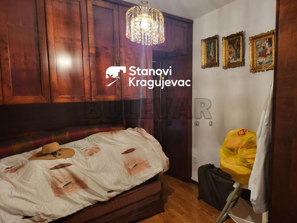 Slika 2 - Trosoban, 114m2, Tanaska Rajića Kragujevac, sa terasom, ima lift