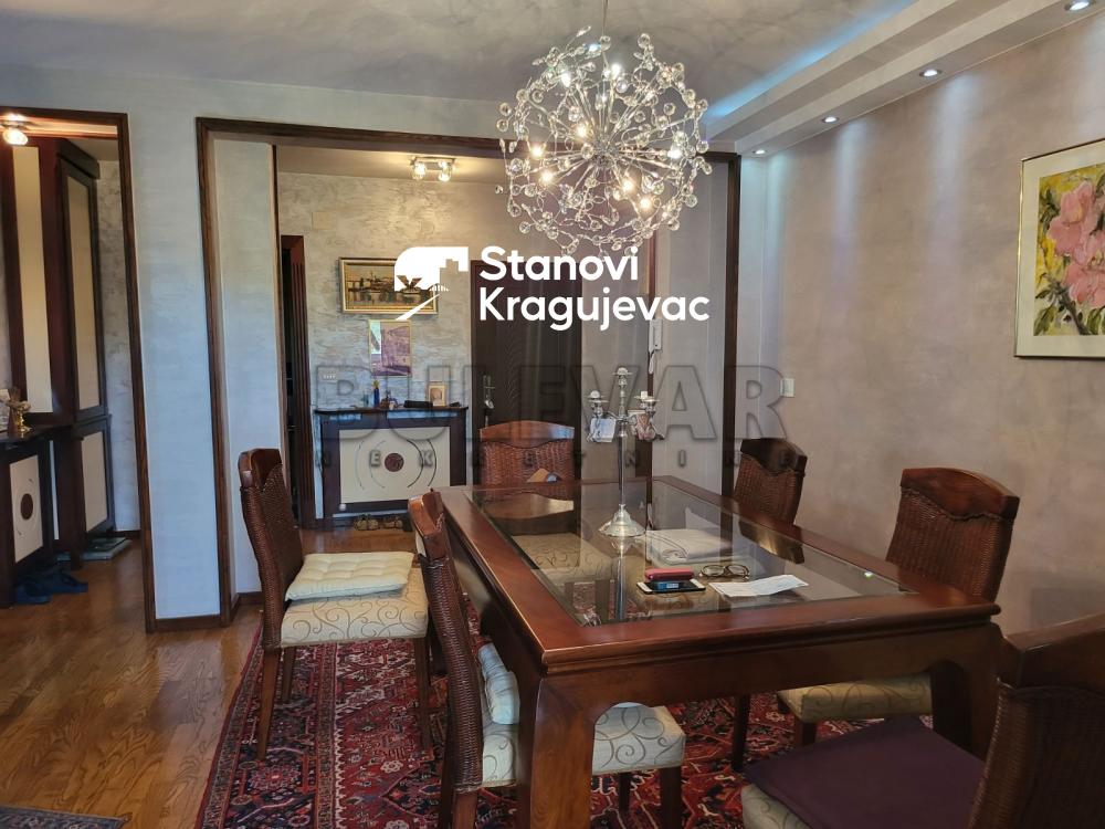 Slika 10 - Trosoban, 114m2, Tanaska Rajića Kragujevac, sa terasom, ima lift