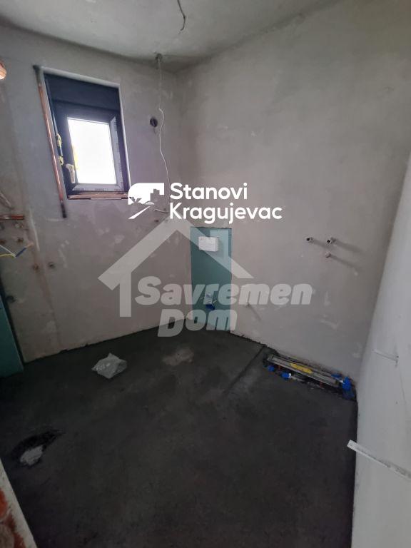 Slika 8 - Trosoban, 59m2, Kragujevac centar Kragujevac