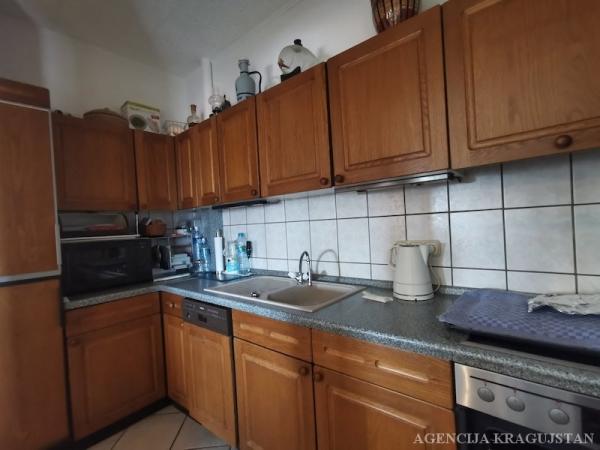 Slika 3 - Trosoban, 67m2, Aerodrom Kragujevac, sa terasom