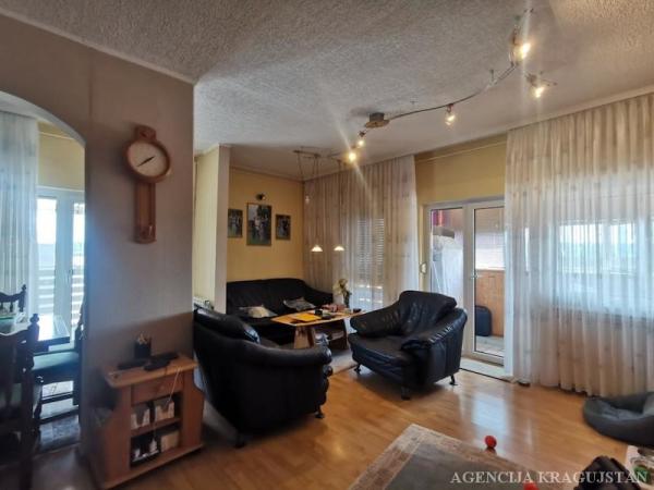 Slika 1 - Trosoban, 67m2, Aerodrom Kragujevac, sa terasom