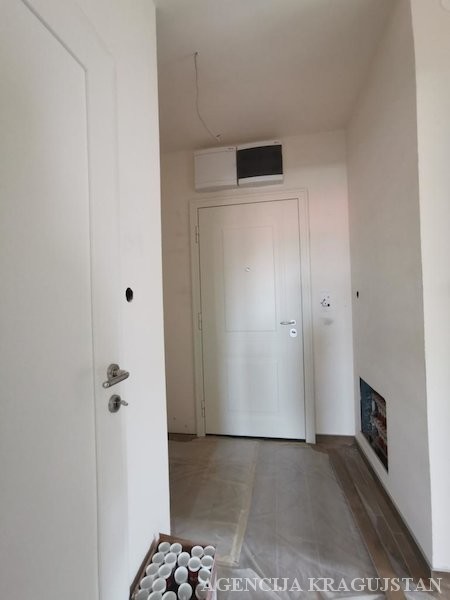 Slika 7 - Troiposoban, 77m2, sa terasom, ima lift