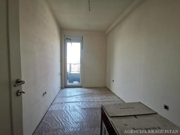 Slika 2 - Troiposoban, 77m2, sa terasom, ima lift