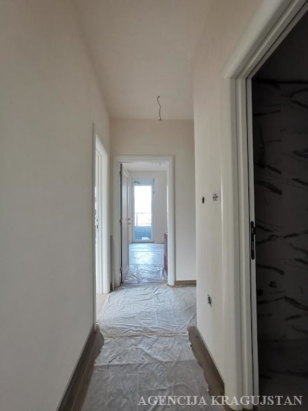 Slika 5 - Troiposoban, 77m2, sa terasom, ima lift