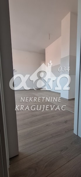 Slika 2 - Jednoiposoban, 104m2, Vašarište Kragujevac, sa terasom