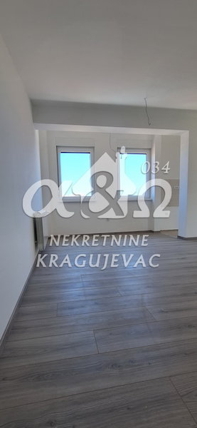 Slika 7 - Jednoiposoban, 104m2, Vašarište Kragujevac, sa terasom