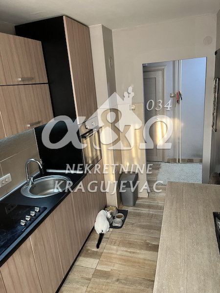 Slika 10 - Trosoban, 66m2, Aerodrom Kragujevac, sa terasom, ima lift