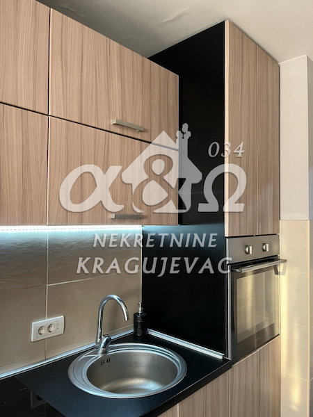 Slika 11 - Trosoban, 66m2, Aerodrom Kragujevac, sa terasom, ima lift