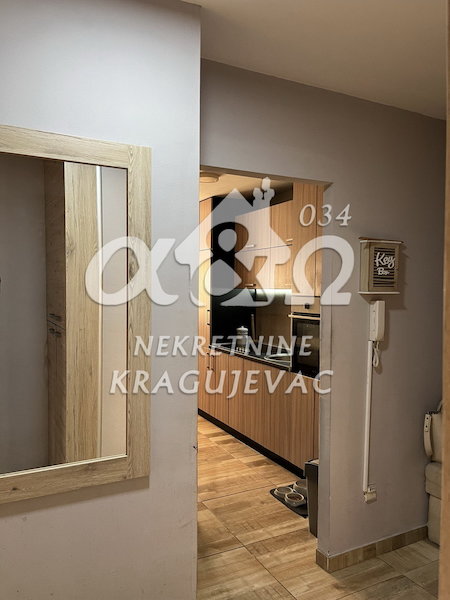 Slika 8 - Trosoban, 66m2, Aerodrom Kragujevac, sa terasom, ima lift